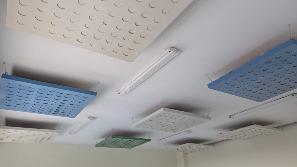 El alumnado del CIFO elabora islas para mejorar la acústica en el aula